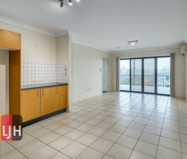 TOP FLOOR THREE BEDROOM UNIT WITH DOUBLE GARAGE & LARGE DECK! - Photo 4