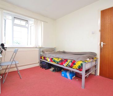 4 bedroom semi-detached house to rent - Photo 3