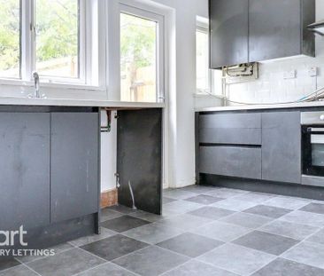 3 bedroom end of terrace house to rent - Photo 3