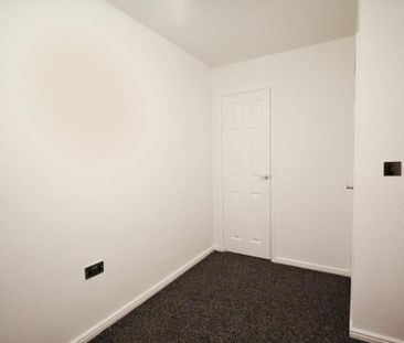 2 bedroom end of terrace house to rent - Photo 2