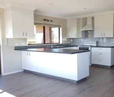 City Centre - 3 Bedrooms - Photo 4