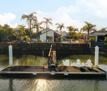 Luxury Waterfront Living in Sought-After Newport CONTACT JULIE SYKE... - Photo 4