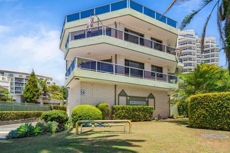 Refurbished Two Bedroom Unit - Photo 2