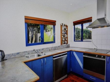 golden circle town house - Photo 2