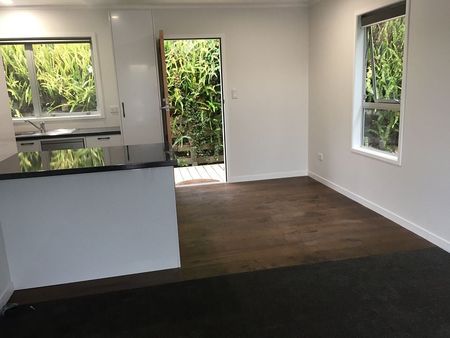 Modern, sunny, private one bedroom unit - Photo 5