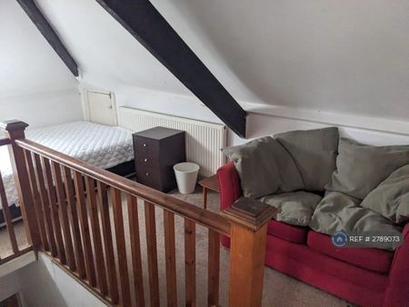6 bedroom semi-detached house to rent - Photo 2