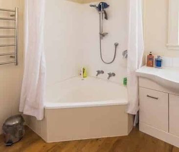 City Centre - 3 Bedrooms - Photo 4
