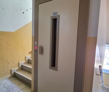 Priestranný 1-izbový byt na sídlisku "JUH" v Piešťanoch - Photo 3