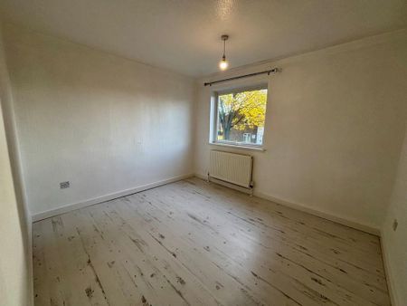 3 bedroom end of terrace house to rent - Photo 3