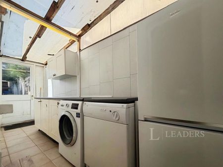 3 bedroom terraced house to rent - Photo 3