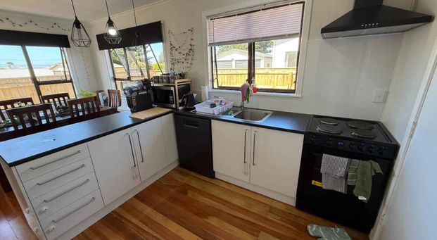 Charming renovated home - Photo 1