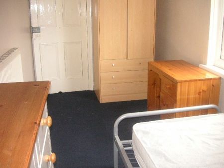 Student House 4 bed roomed available - Photo 4