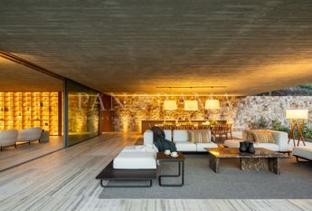 Contemporay villa with five car garage and panoramic sea views in El Madroñal