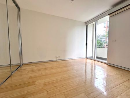 Spacious and Modern 1 Bedroom Apartment - Photo 4