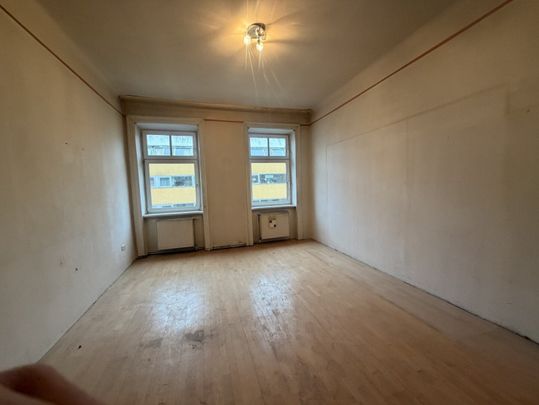 Fenzlgasse - sanierungsbedürftiger 2 Zimmer Altbau mit extra Küche zu vermieten - Photo 1