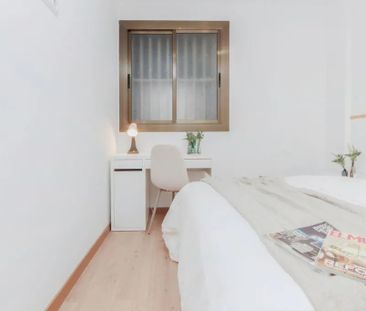 Plaça de Lesseps, Barcelona, Catalonia 08023 - Photo 4