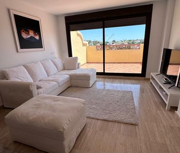 Atico en alquiler en Doña Lucia, Estepona - Photo 1