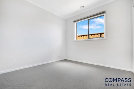 33 Willowleaf Street, Beveridge VIC 3753 - House For Rent | Domain - Photo 4