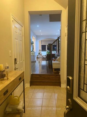 Condo Townhouse For Lease | W9234391 - Photo 3