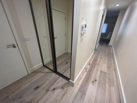 4 Mondial Way, Greater London, UB3 - Photo 5