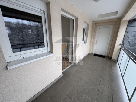 Frisch renoviert: schöne 2-Raum Wohnung mit Balkon (Südseite) und Aufzug! - Photo 5