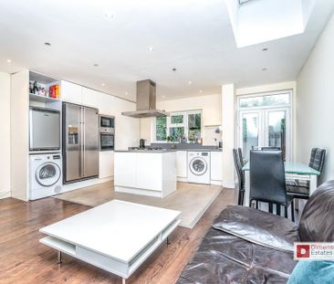 1 bedroom in a house share to rent - Photo 2