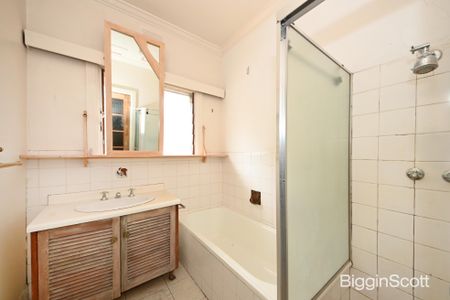Charming 2-Bedroom Home in Prime Burwood Location - Photo 5