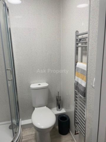 1 bedroom in a house share to rent - Photo 4