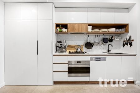 STUNNING APARTMENT IN PRIME LOCATION - Photo 3