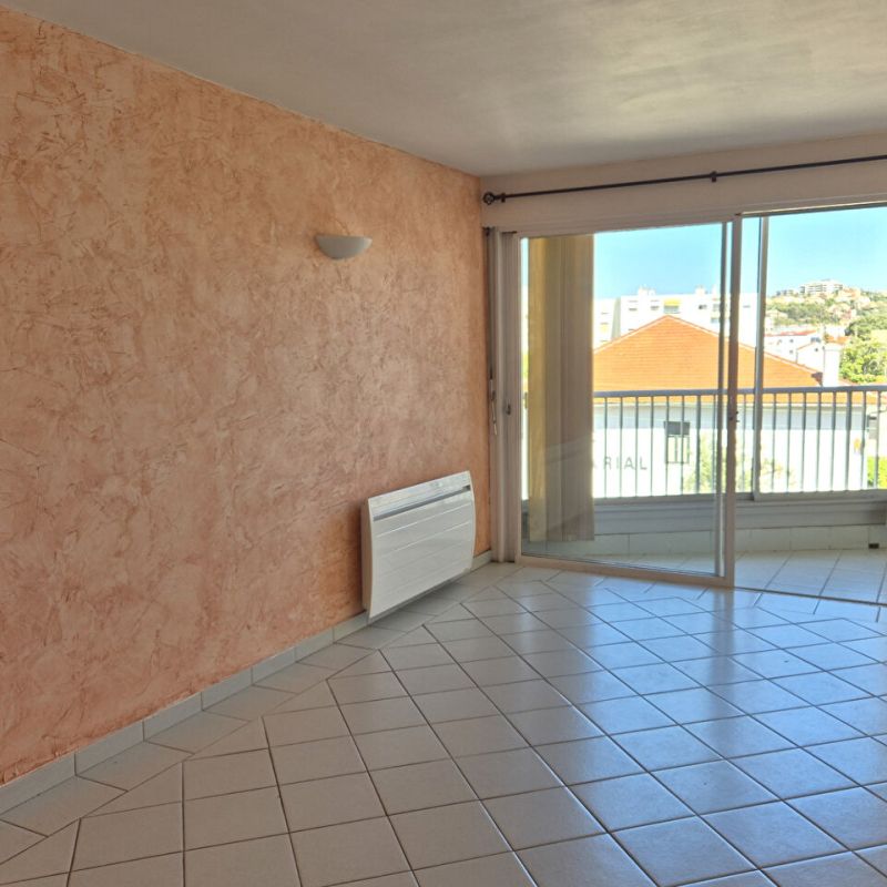 Exclusivité à Saint-Raphaël : Charmant studio à louer au 3ème étage - Photo 1