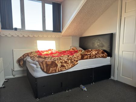 Room in a Shared House, Avon Street, B11 - Photo 2