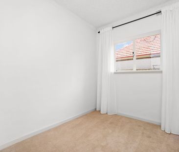 Modern Two Bedroom Unit on the Broadway - Photo 4