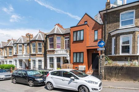 3 bedroom terraced house to rent - Photo 5