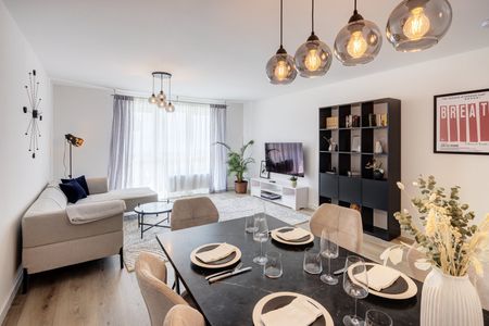 Modern and cozy home with three balconies - Photo 2