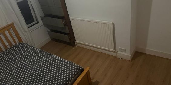 Room in a Shared House, Boswell Road, CR7 - Photo 3