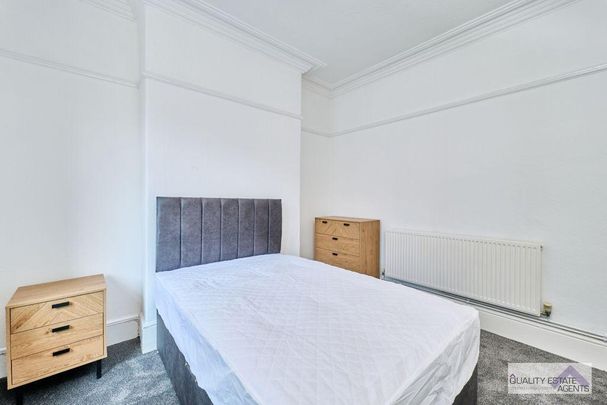 1 bedroom in a house share to rent - Photo 1