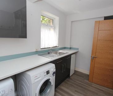 3 bedroom detached bungalow to rent - Photo 4