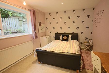 4 bedroom semi-detached house to rent - Photo 5