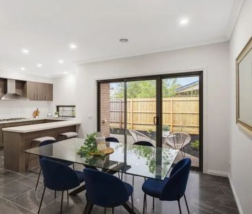 Flawless Modern Luxury Town Home With Impressive Contemporary Space - Photo 5