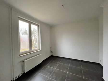 Instapklare woning met 3 slaapkamers en tuin in Genk. - Foto 4