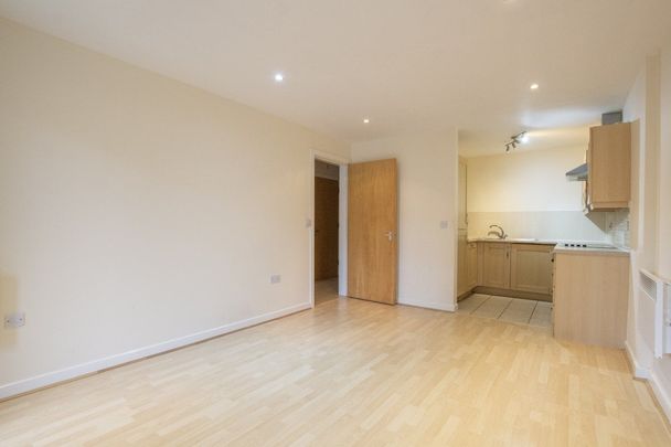 Warren Close, Cambridge - Photo 1