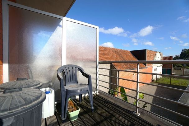 2 slaapkamer-appartement met terras en garage, gelegen in het centrum van Oosteeklo - Photo 1