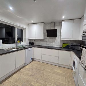 Spacious Double Room Available – Golden Triangle, Norwich Room 4 - Photo 2
