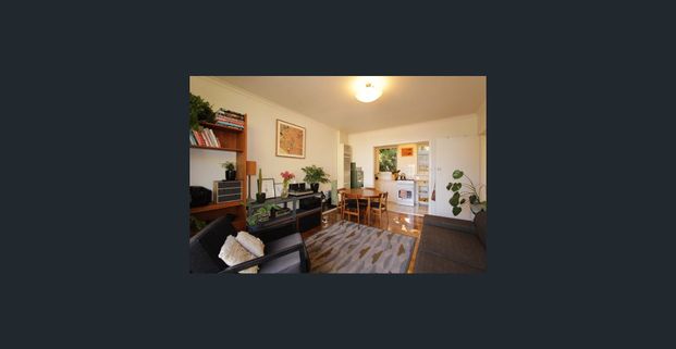 Fantastic city-edge lifestyle - Photo 1