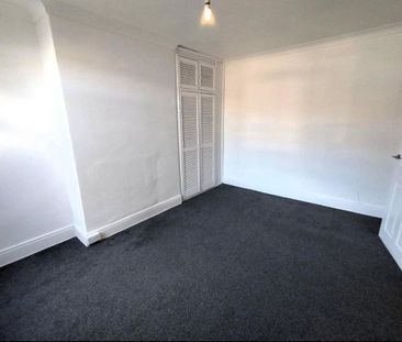 4 bedroom terraced house to rent - Photo 4
