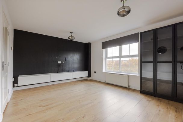 To Let 4 Bed House - Photo 1