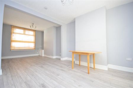 3 bedroom terraced house - Photo 4