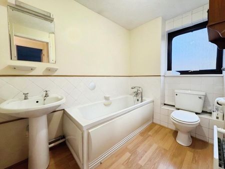 4 bedroom detached house to rent - Photo 5