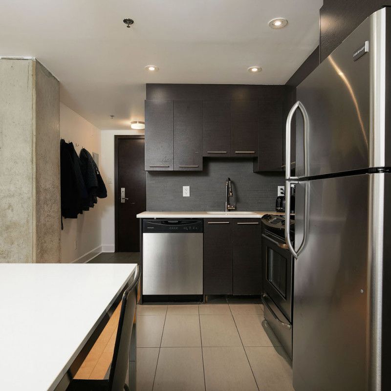 Condo moderne de 3 chambres au cœur de Griffintown! - Photo 1