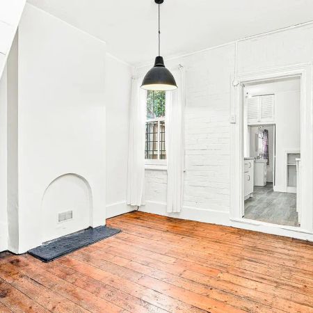 Two Bedroom Terrace Located on a quite street - Photo 2
